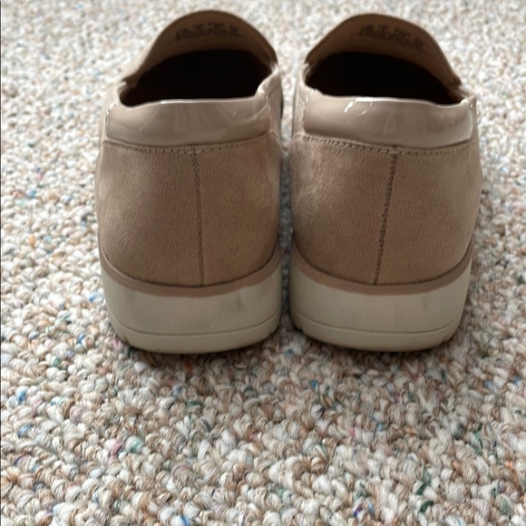 Dr. Scholl's Women’s Tan Loafers - Picture 4 of 6